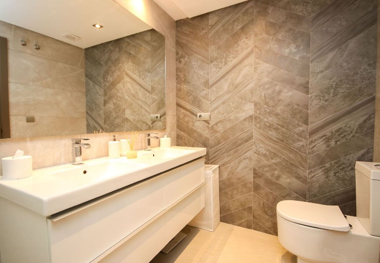 Apartment in La Cala de Mijas - Spacious modern 3 bed near the La Cala Golf resort 