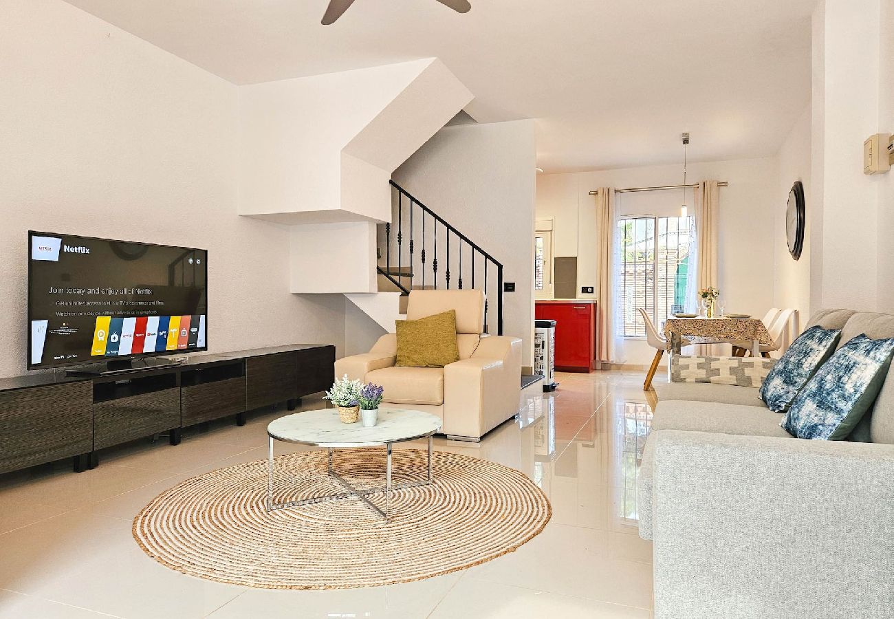 Terraced House in Mijas Costa - Two bed House in Calahonda just 1km to the beach 