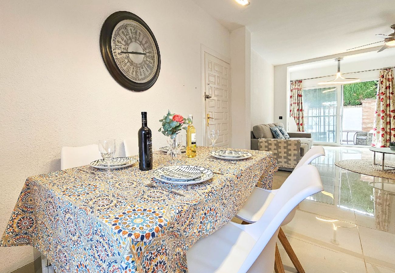 Terraced House in Mijas Costa - Two bed House in Calahonda just 1km to the beach 