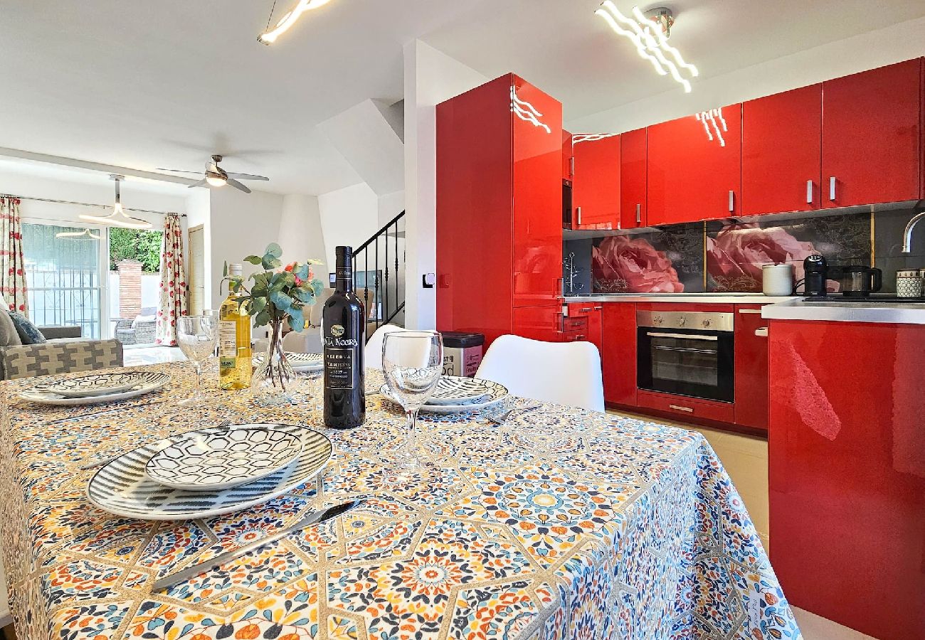 Terraced House in Mijas Costa - Two bed House in Calahonda just 1km to the beach 