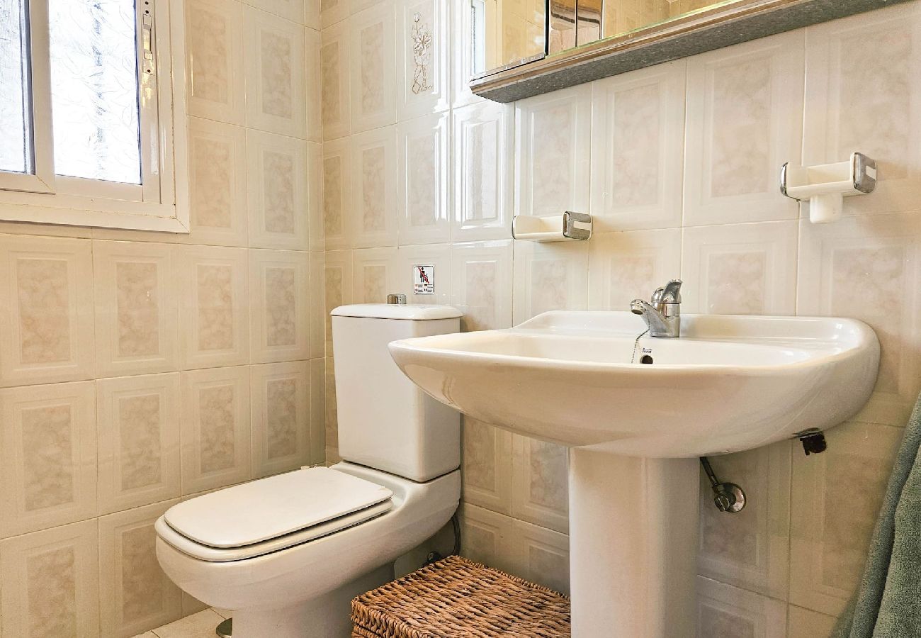 Terraced House in Mijas Costa - Two bed House in Calahonda just 1km to the beach 