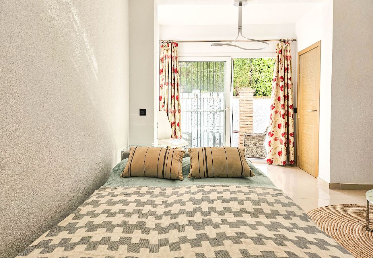 Terraced House in Mijas Costa - Two bed House in Calahonda just 1km to the beach 
