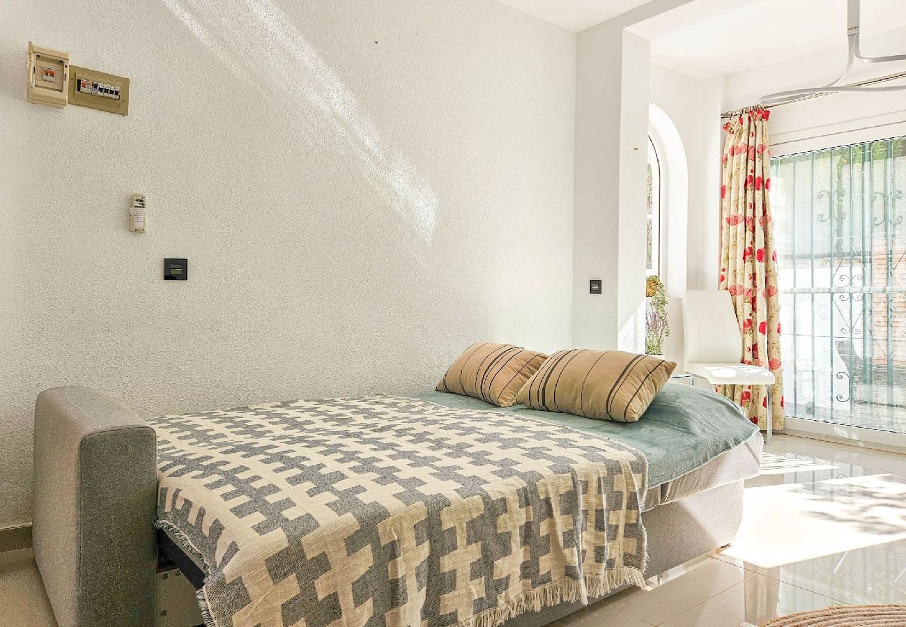Terraced House in Mijas Costa - Two bed House in Calahonda just 1km to the beach 