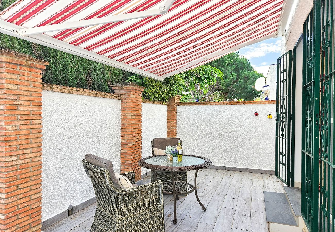 Terraced House in Mijas Costa - Two bed House in Calahonda just 1km to the beach 