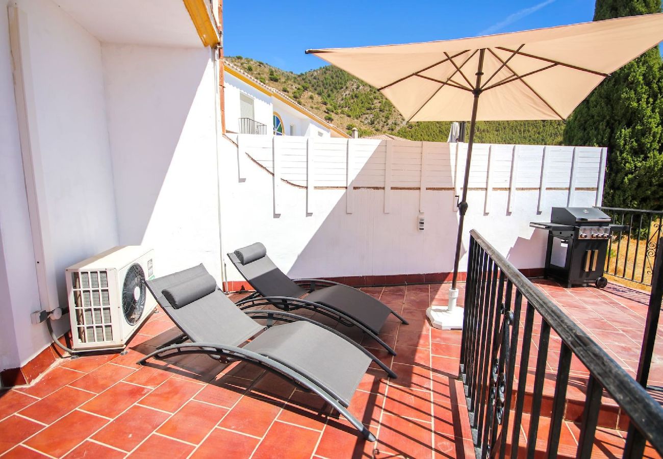 Terraced House in Mijas Costa - Four bedroom townhouse in Benalmadena with BBQ 