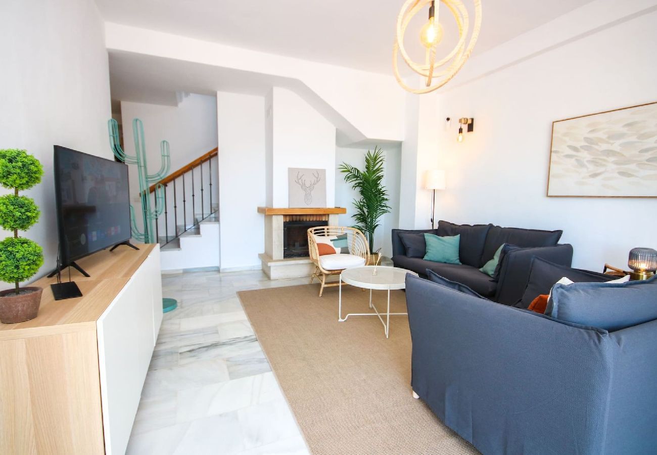 Terraced House in Mijas Costa - Four bedroom townhouse in Benalmadena with BBQ 