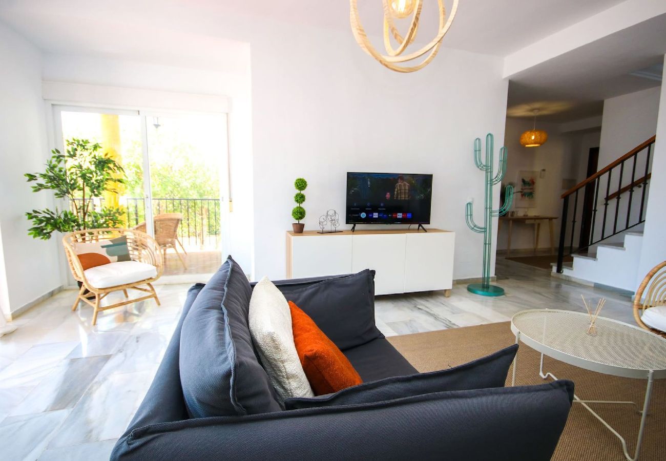 Terraced House in Mijas Costa - Four bedroom townhouse in Benalmadena with BBQ 