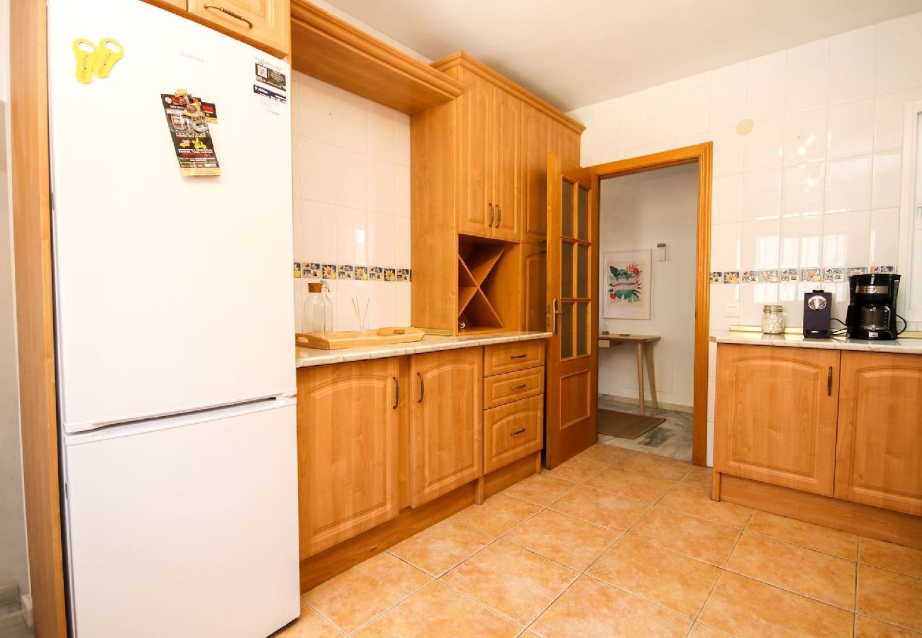 Terraced House in Mijas Costa - Four bedroom townhouse in Benalmadena with BBQ 