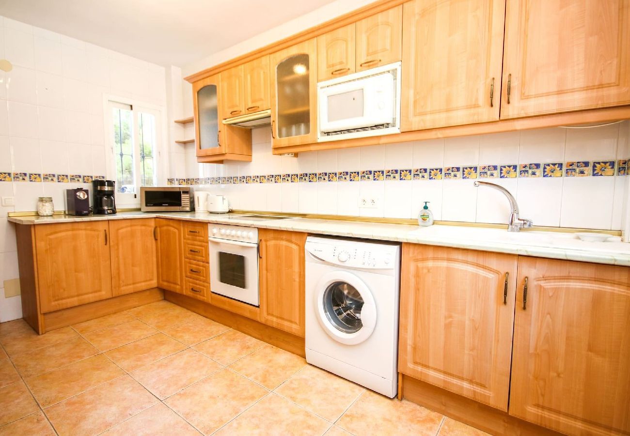 Terraced House in Mijas Costa - Four bedroom townhouse in Benalmadena with BBQ 