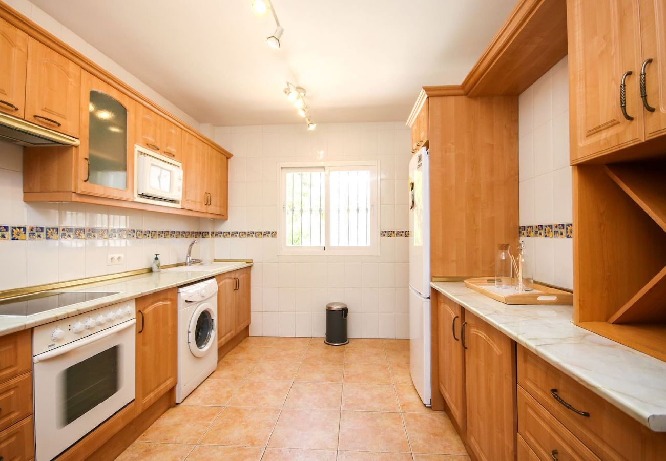 Terraced House in Mijas Costa - Four bedroom townhouse in Benalmadena with BBQ 