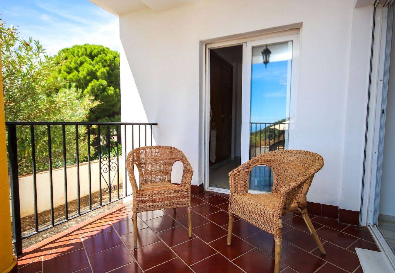 Terraced House in Mijas Costa - Four bedroom townhouse in Benalmadena with BBQ 