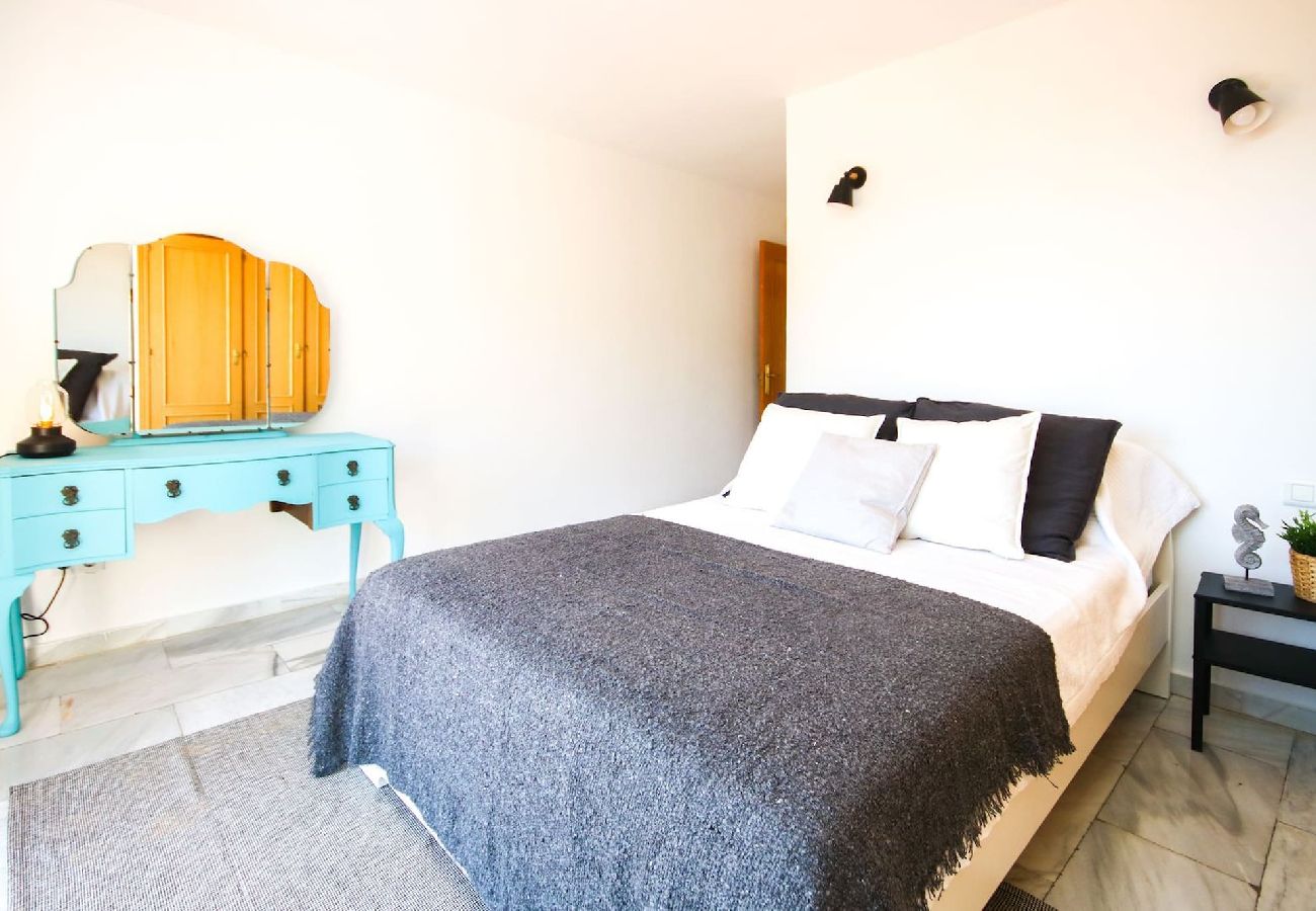 Terraced House in Mijas Costa - Four bedroom townhouse in Benalmadena with BBQ 