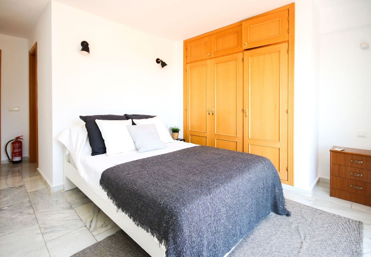 Terraced House in Mijas Costa - Four bedroom townhouse in Benalmadena with BBQ 