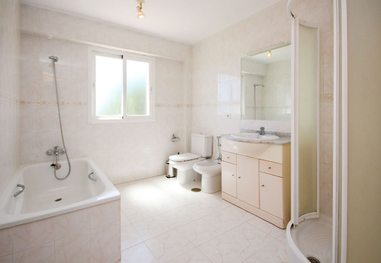 Terraced House in Mijas Costa - Four bedroom townhouse in Benalmadena with BBQ 