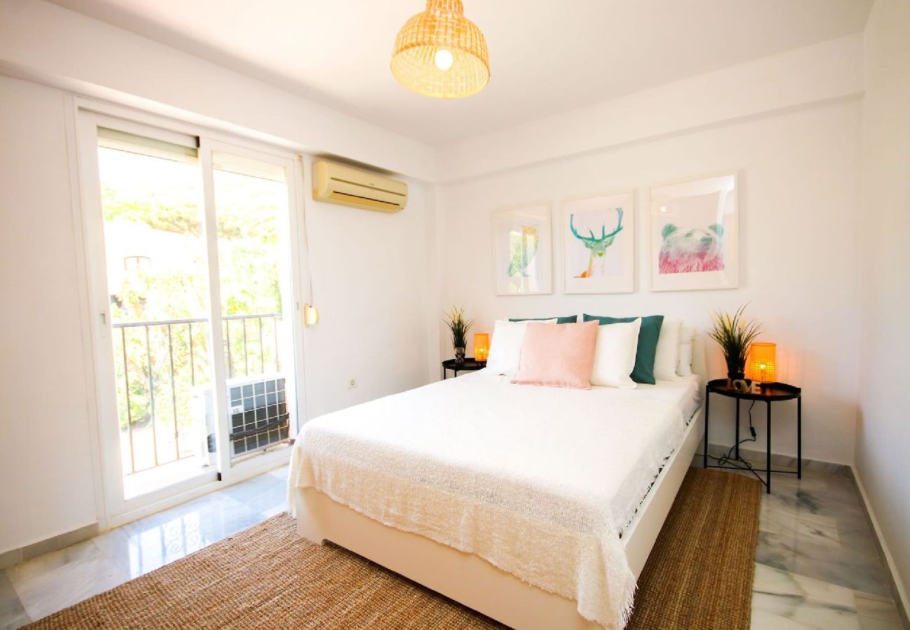 Terraced House in Mijas Costa - Four bedroom townhouse in Benalmadena with BBQ 