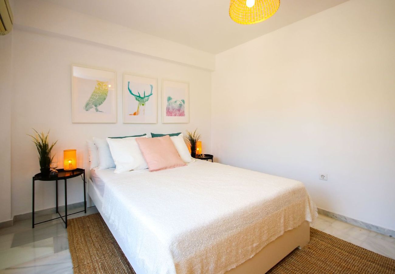 Terraced House in Mijas Costa - Four bedroom townhouse in Benalmadena with BBQ 