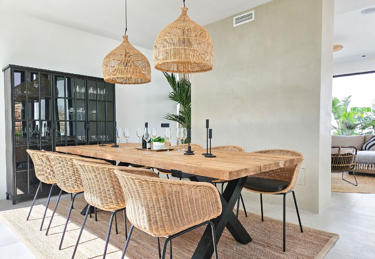 Villa in La Cala de Mijas - Stylish villa with private pool and outdoor gym 