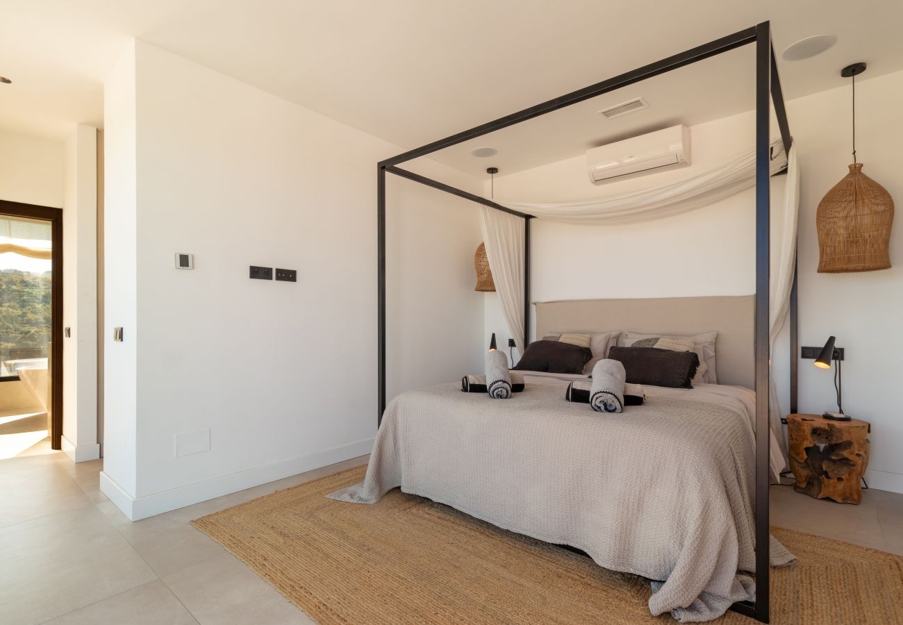 Villa in Mijas Costa - Stylish villa with private pool and outdoor gym 