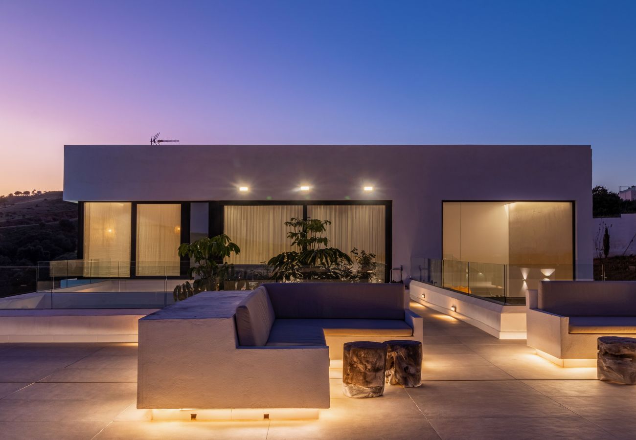 Villa in Mijas Costa - Stylish villa with private pool and outdoor gym 