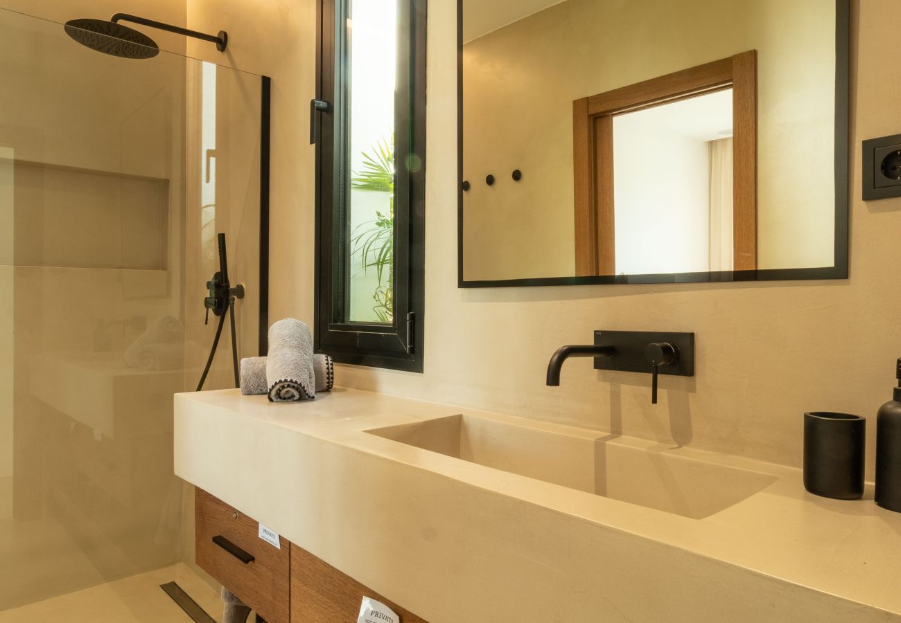 Villa in Mijas Costa - Stylish villa with private pool and outdoor gym 