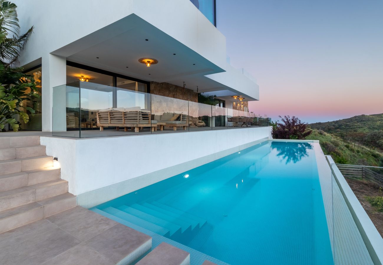Villa in Mijas Costa - Stylish villa with private pool and outdoor gym 