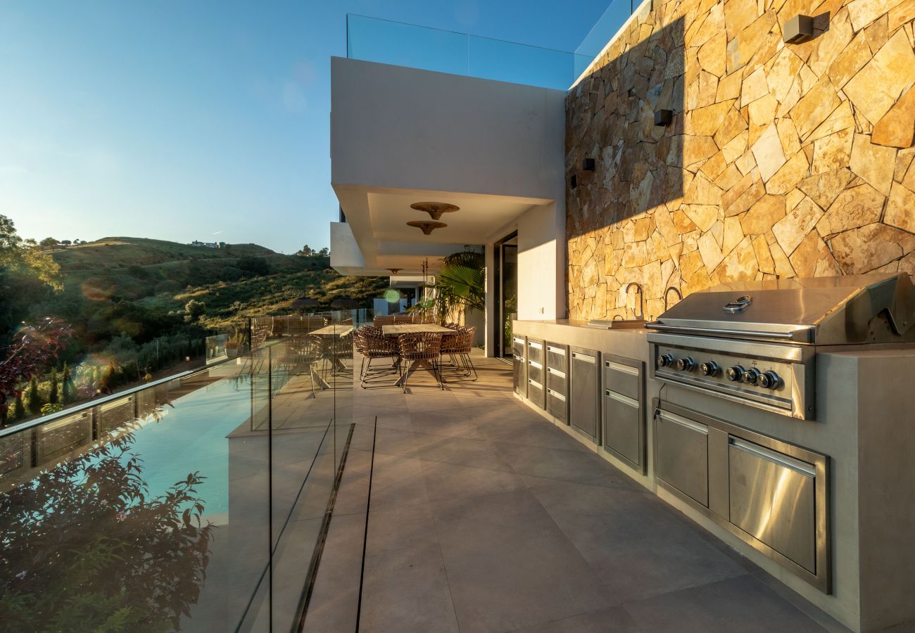 Villa in Mijas Costa - Stylish villa with private pool and outdoor gym 
