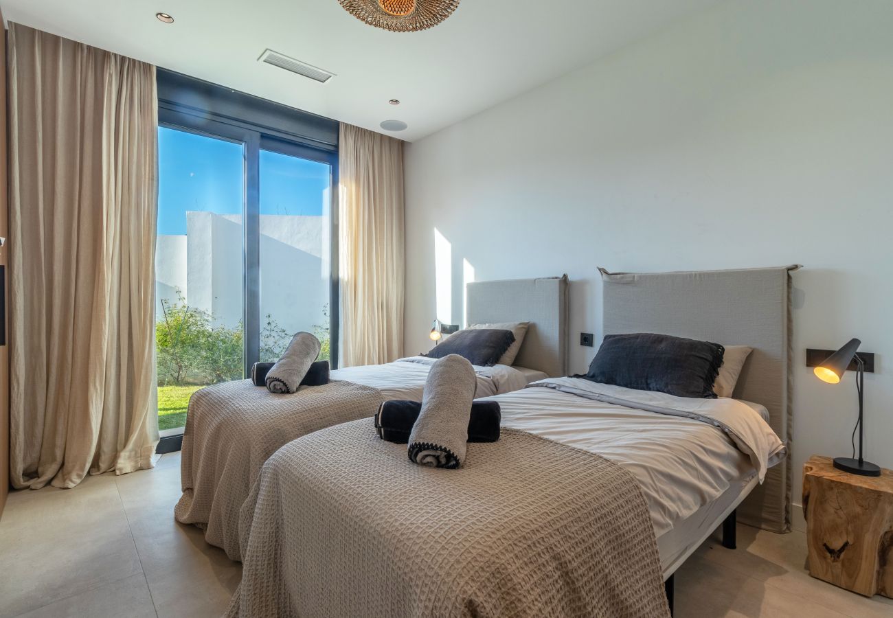 Villa in Mijas Costa - Stylish villa with private pool and outdoor gym 