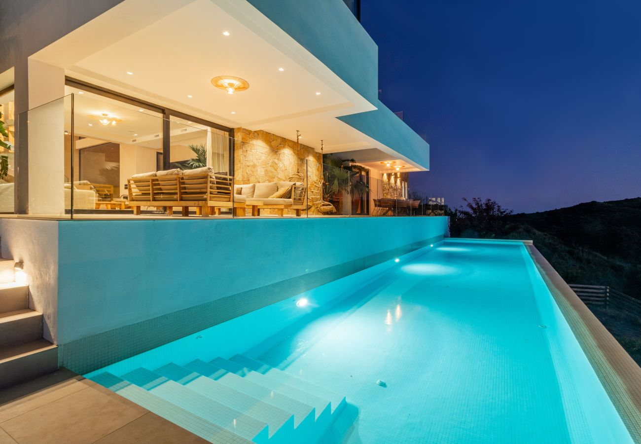 Villa in Mijas Costa - Stylish villa with private pool and outdoor gym 