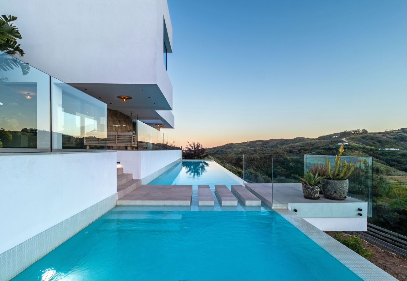 Villa in Mijas Costa - Stylish villa with private pool and outdoor gym 