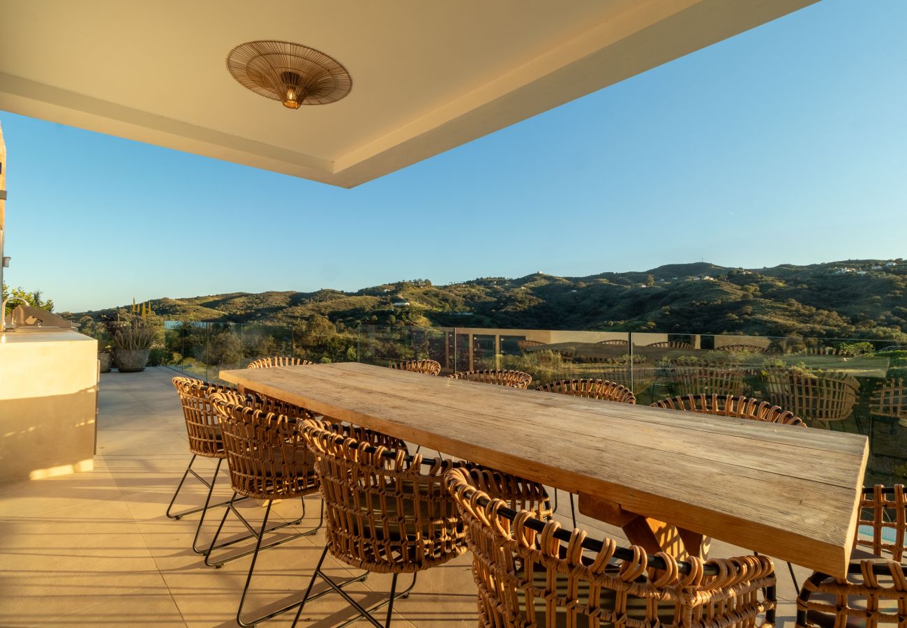 Villa in Mijas Costa - Stylish villa with private pool and outdoor gym 