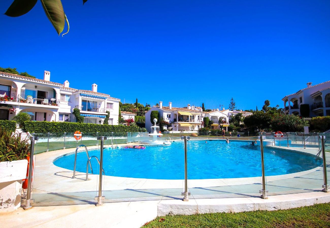 Apartment in Benahavís - Modern 2 bedroom garden apt in Benahavis