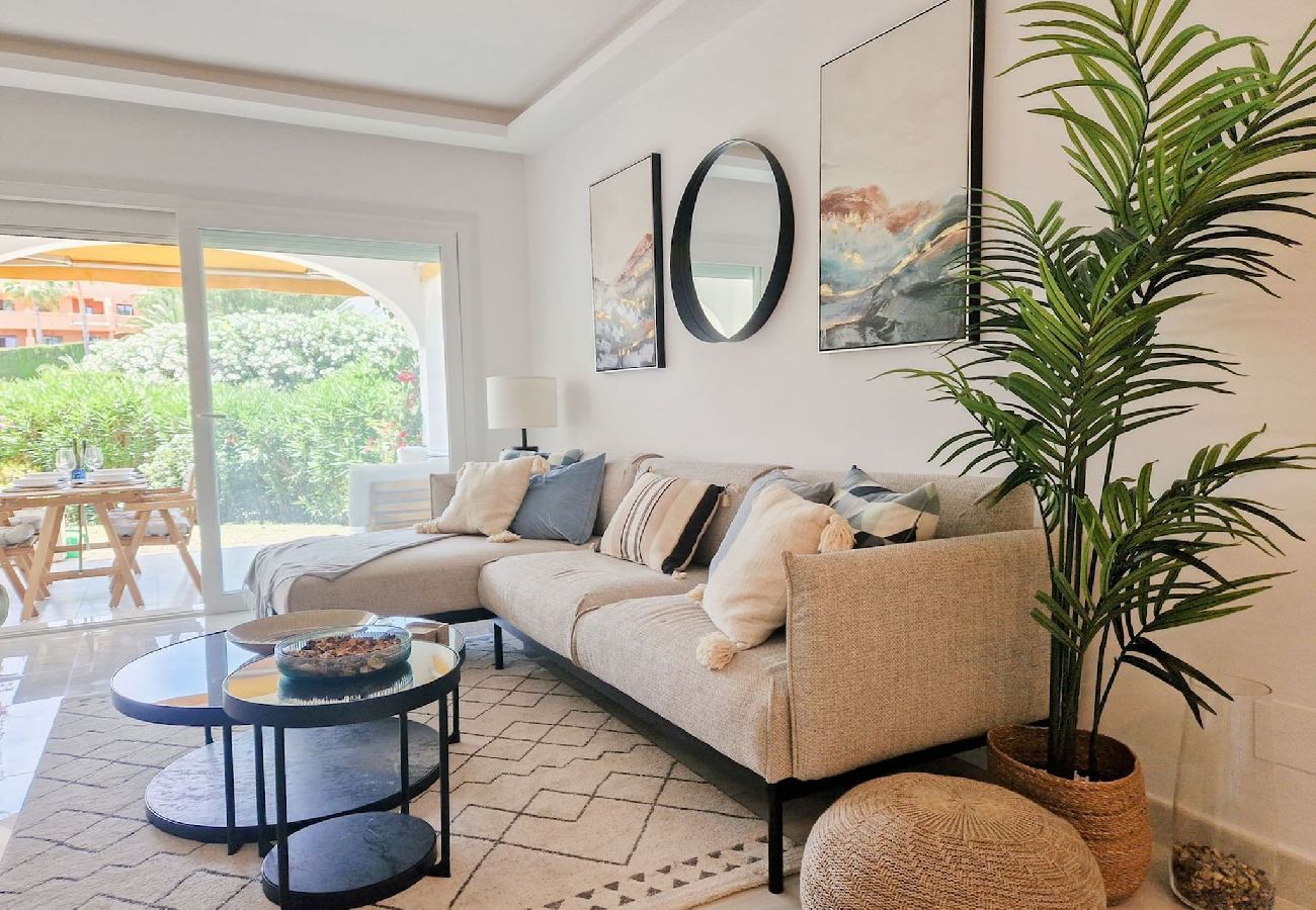 Apartment in Benahavís - Modern 2 bedroom garden apt in Benahavis