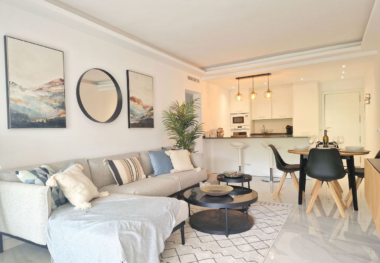 Apartment in Benahavís - Modern 2 bedroom garden apt in Benahavis
