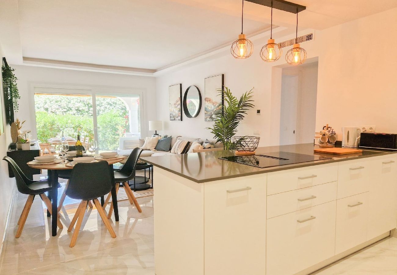 Apartment in Benahavís - Modern 2 bedroom garden apt in Benahavis