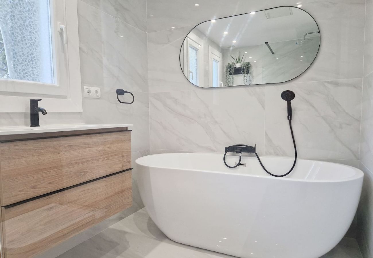 Apartment in Benahavís - Modern 2 bedroom garden apt in Benahavis