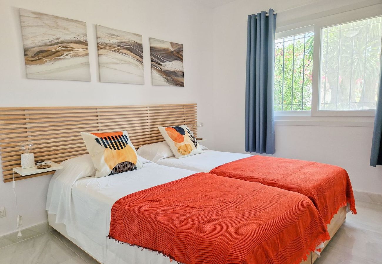 Apartment in Benahavís - Modern 2 bedroom garden apt in Benahavis
