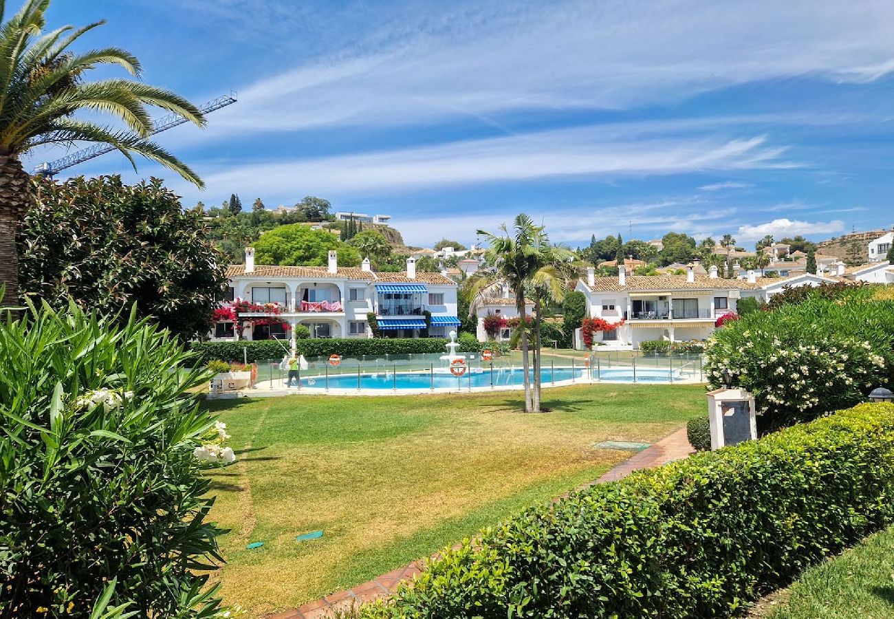 Apartment in Benahavís - Modern 2 bedroom garden apt in Benahavis