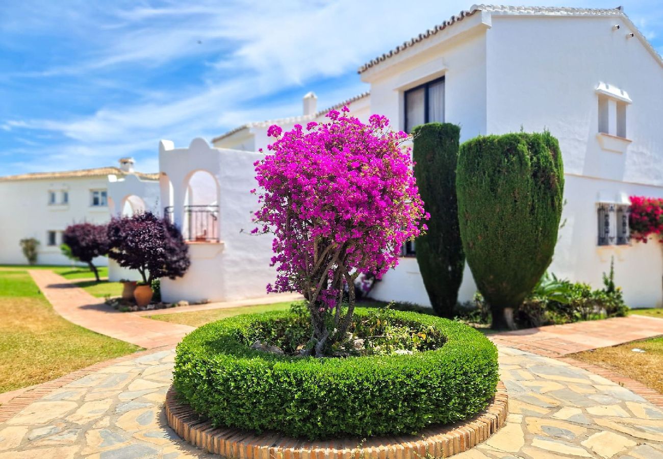 Apartment in Benahavís - Modern 2 bedroom garden apt in Benahavis