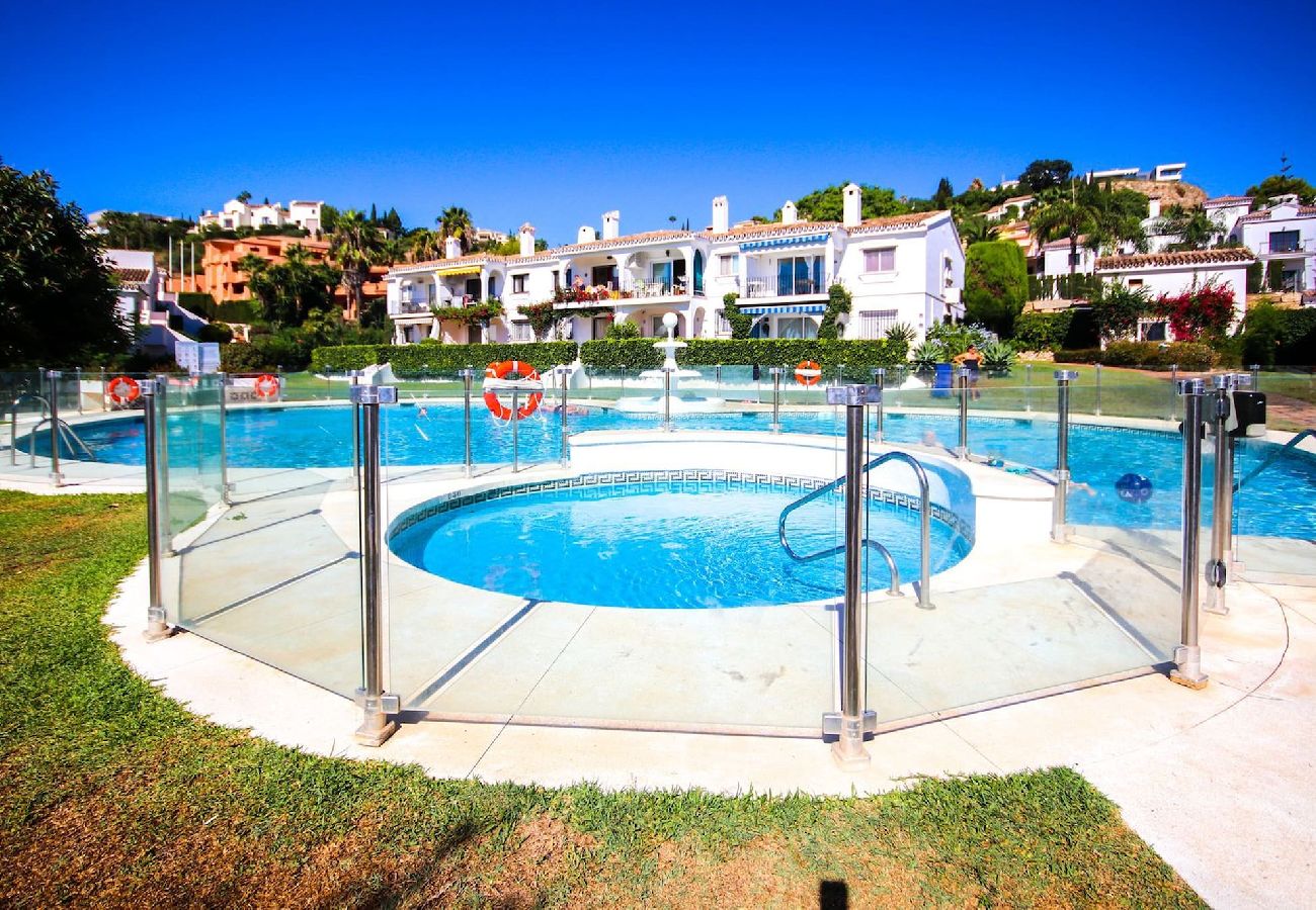 Apartment in Benahavís - Modern 2 bedroom garden apt in Benahavis