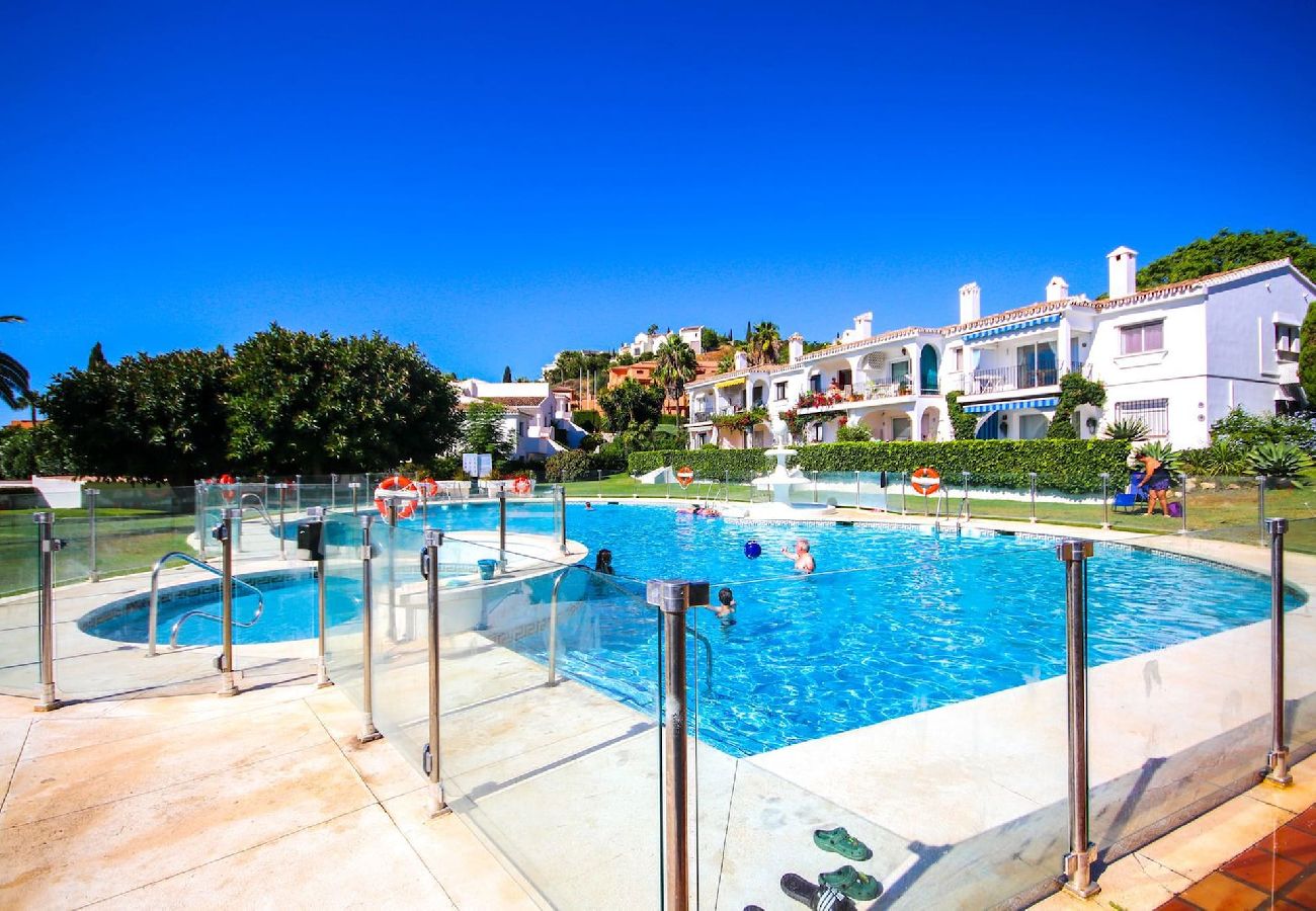 Apartment in Benahavís - Modern 2 bedroom garden apt in Benahavis
