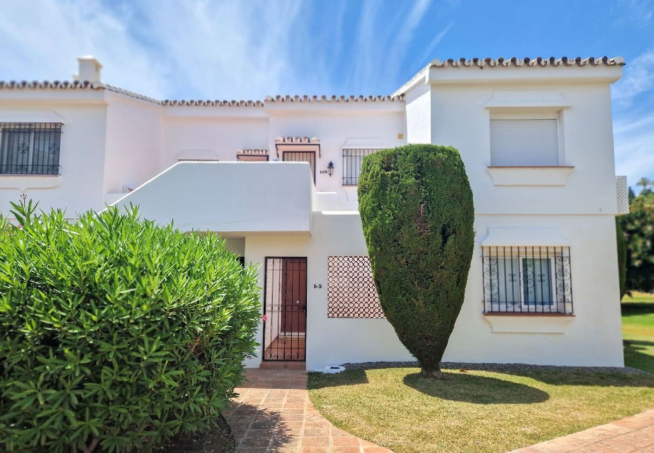 Apartment in Benahavís - Modern 2 bedroom garden apt in Benahavis