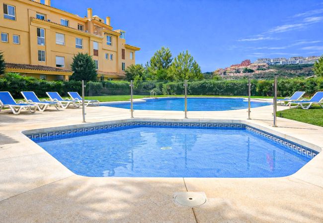 Apartment in Mijas Costa - 1 bed penthouse apt in Calahonda 