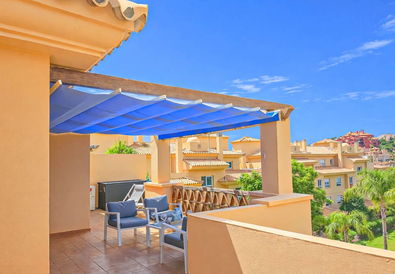 Apartment in Mijas Costa - 1 bed penthouse apt in Calahonda 