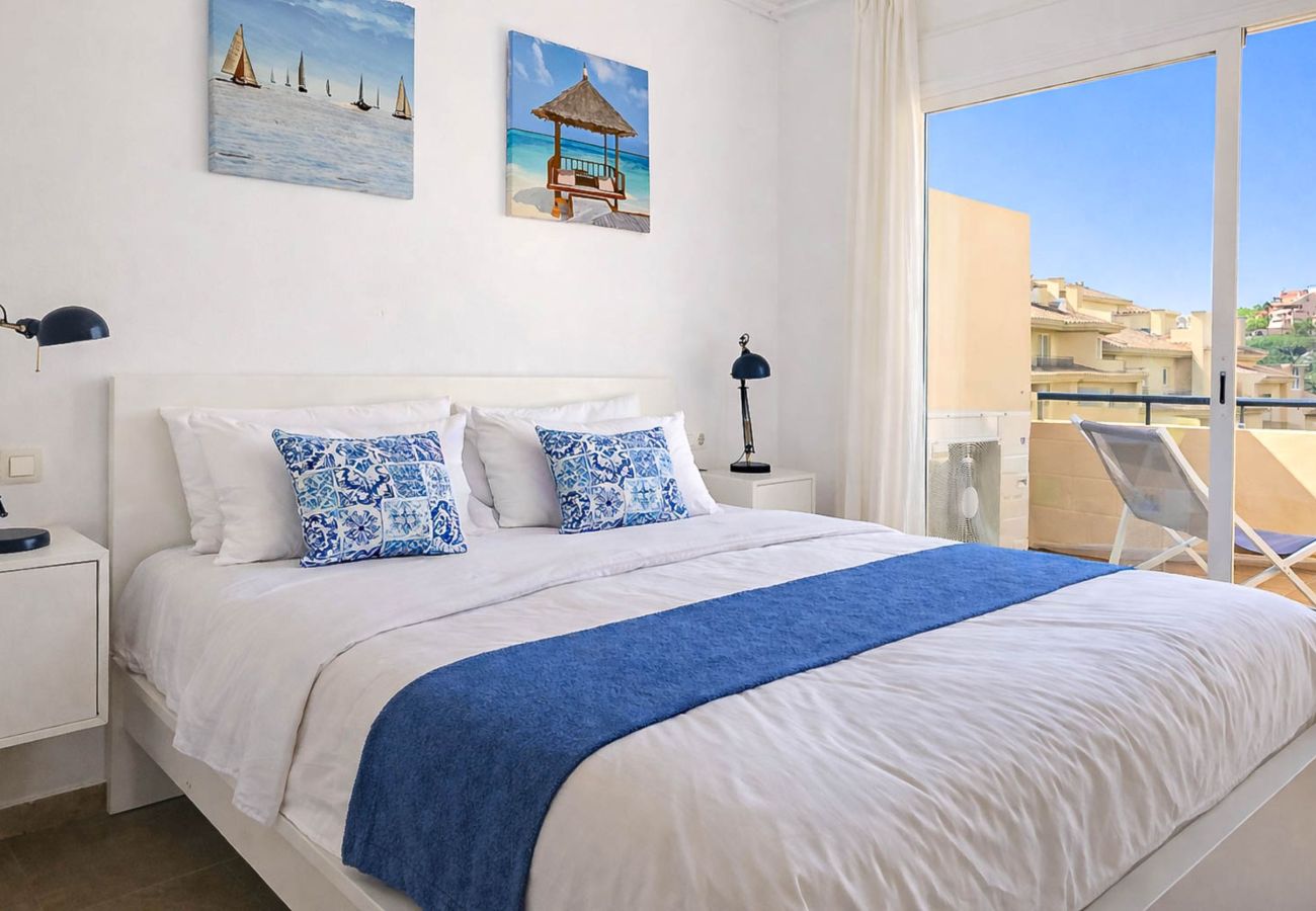 Apartment in Mijas Costa - 1 bed penthouse apt in Calahonda 