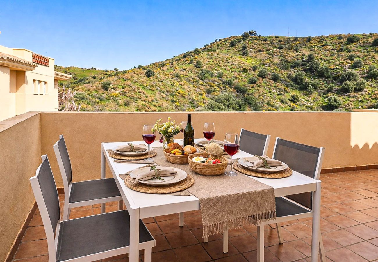 Apartment in Mijas Costa - 1 bed penthouse apt in Calahonda 