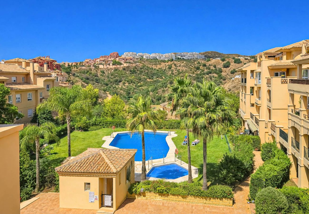 Apartment in Mijas Costa - 1 bed penthouse apt in Calahonda 