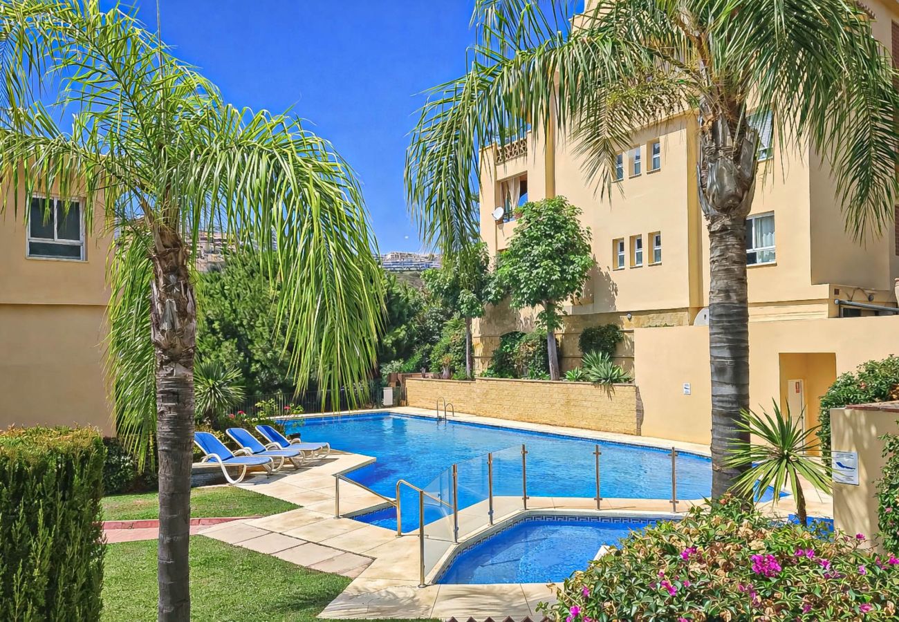 Apartment in Mijas Costa - 1 bed penthouse apt in Calahonda 