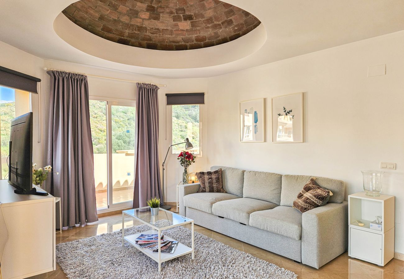 Apartment in Mijas Costa - 1 bed penthouse apt in Calahonda 