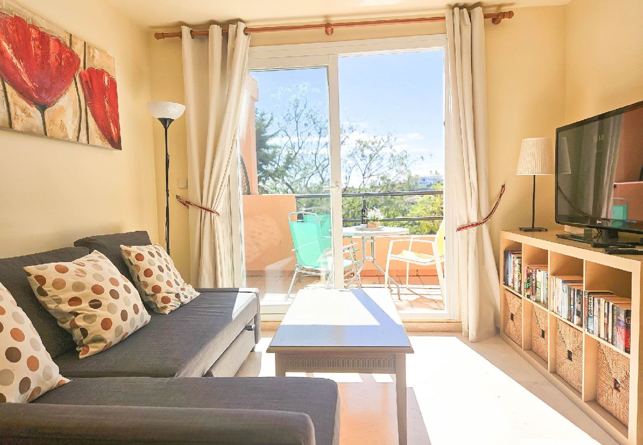 Apartment in Marbella - 1 bed in Los Lagos de Santa Maria, Elviria 