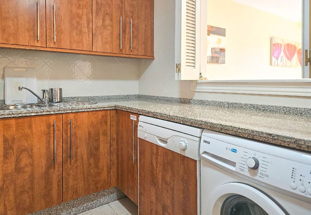 Apartment in Marbella - 1 bed in Los Lagos de Santa Maria, Elviria 